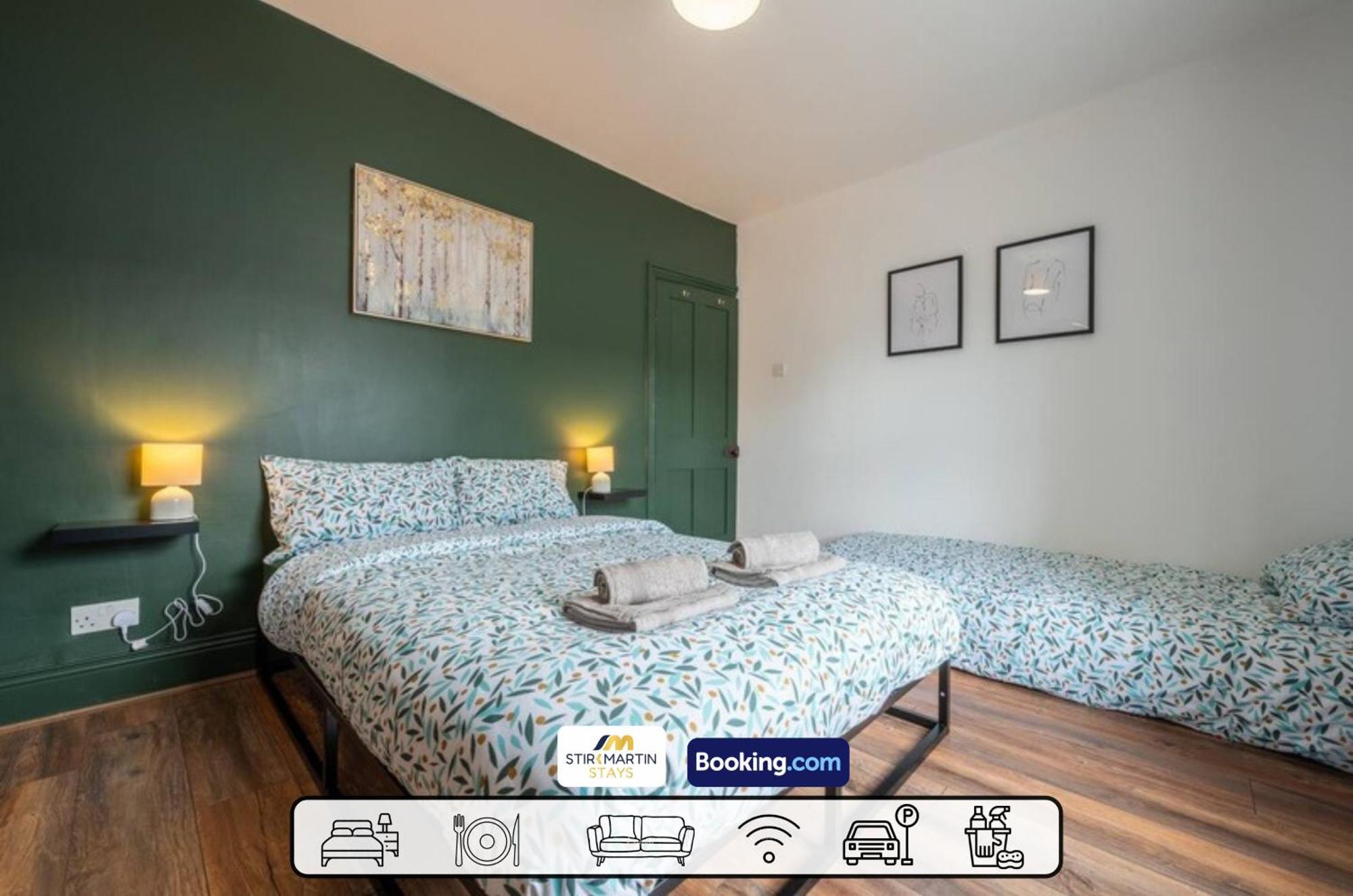 Stylish 2 Bedroom Townhouse By Stirkmartin Short Lets & Serviced With Free Parking & Sleeps5 Holiday home *