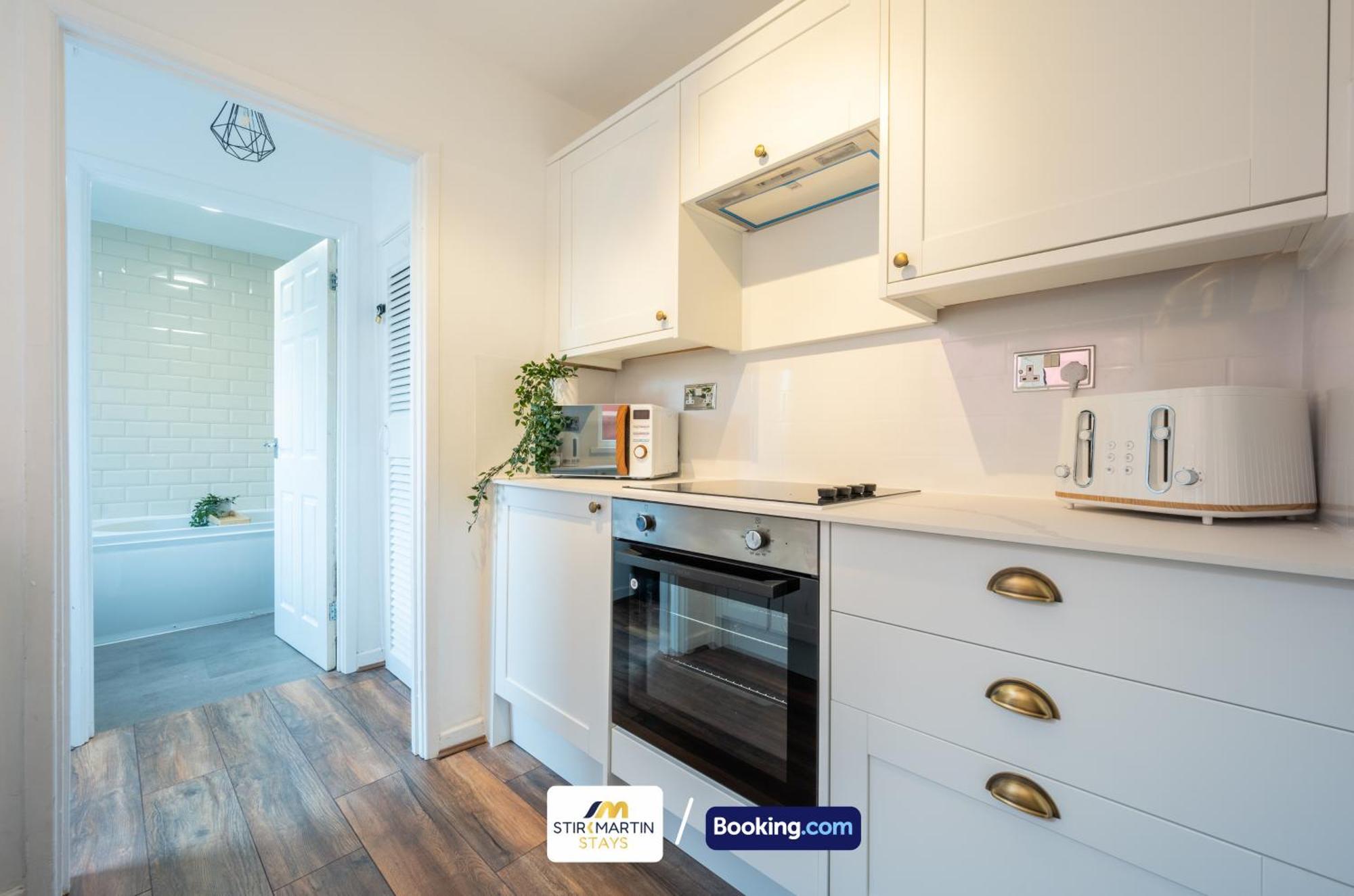 Stylish 2 Bedroom Townhouse By Stirkmartin Short Lets & Serviced With Free Parking & Sleeps5 * Cardiff