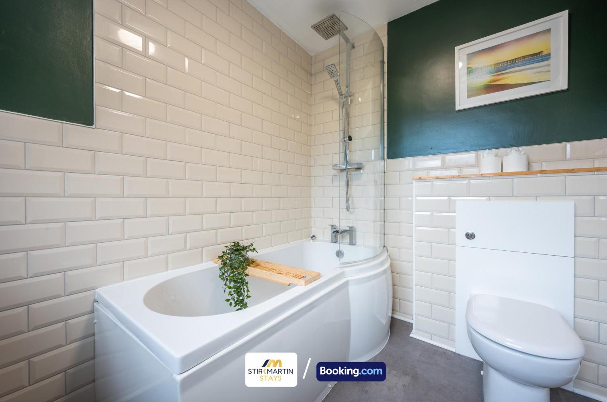 Holiday home Stylish 2 Bedroom Townhouse By Stirkmartin Short Lets & Serviced With Free Parking & Sleeps5 *